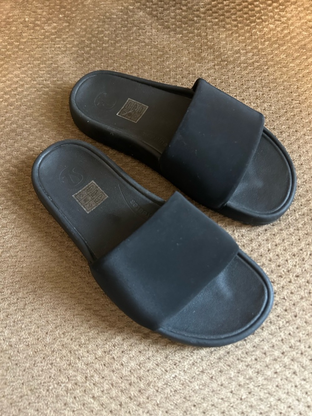 Lululemon Black Slide Sandals - Like New